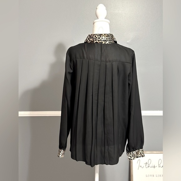 Madison Women's Button Down Blouse Black w/ Animal Print Accents NWT Size Medium - Picture 4 of 6